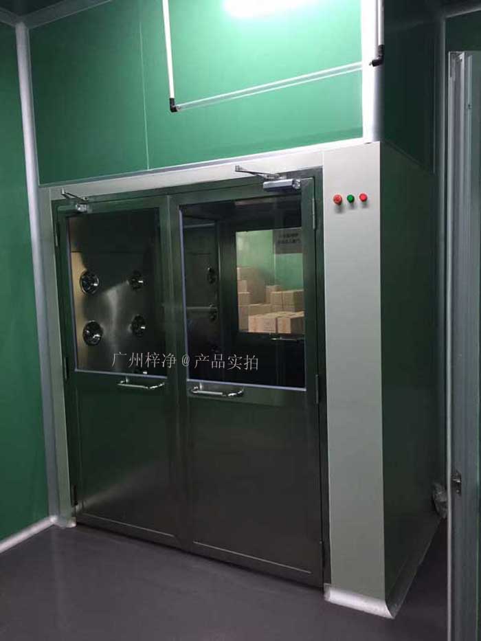 風淋室（又名空氣浴塵室、風淋房、風淋門、空氣吹淋室、AIR SHOWER，風淋設備，風淋機之類）